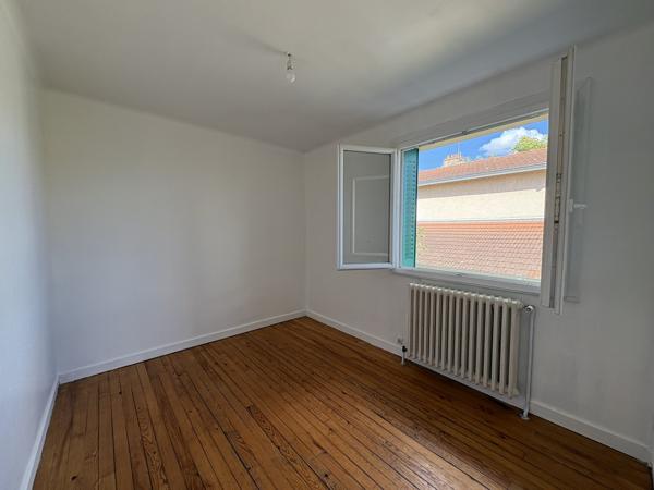 Maison individuelle à rénover sur terrain de 900 m²