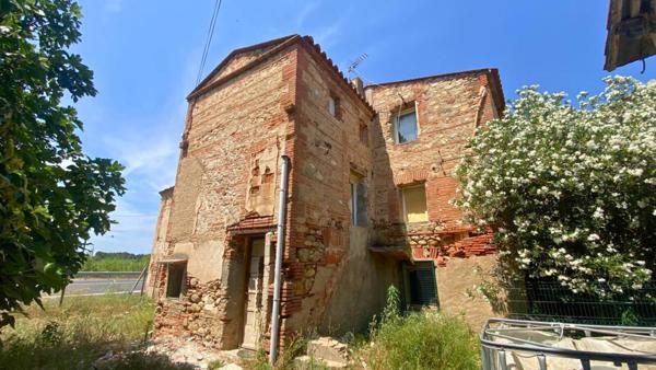PROPRIÉTÉ AGRICOLE POLYVALENTE AVEC HABITATIONS, CHEPTEL , 3,8 HECTARES