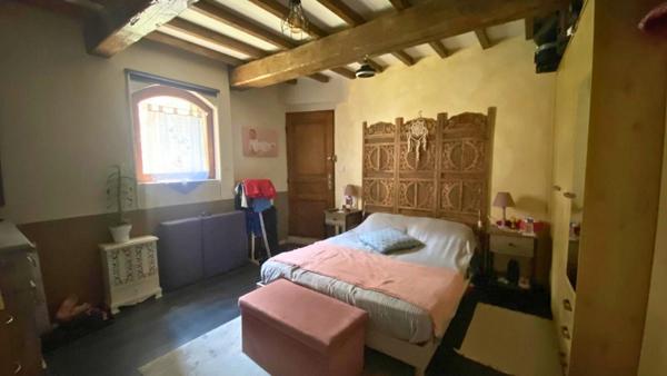 PROPRIÉTÉ AGRICOLE POLYVALENTE AVEC HABITATIONS, CHEPTEL , 3,8 HECTARES