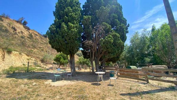 PROPRIÉTÉ AGRICOLE POLYVALENTE AVEC HABITATIONS, CHEPTEL , 3,8 HECTARES