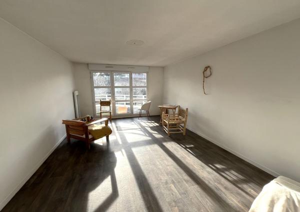 Appartement 3 pièces avec balcon et parking