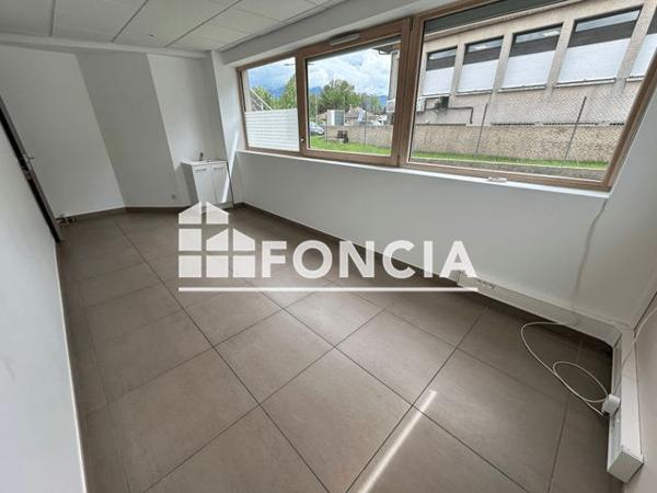 Location Local commercial 1 pièce 17.2 m² - POLE SANTE RIVE GAUCHE - 3660 ROUTE D'ALBERTVILLE Sevrier 74320