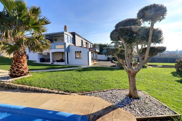 Maison d'exception à vendre à L'Houmeau avec vue sur mer