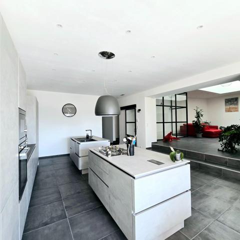 Lauris - Maison de village type loft 160m² avec grande terrasse