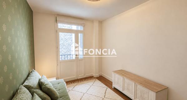 Location Appartement meublé 5 pièces 119.4 m² - Paris 75016