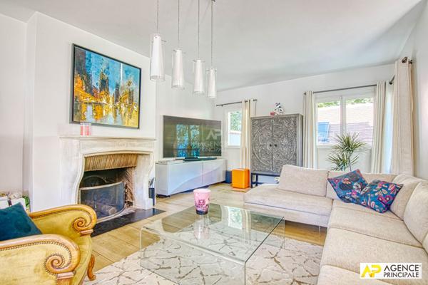 Versailles Montreuil Maison 8 pièces 6 chambres 268 m² au sol avec garage et studio indépendant de 27 m² habitables €2 080 000 ** - Référence 27627