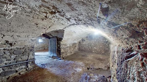 Fermette P3 sur 1860m² + garage + 2 ha de terrains agricoles.