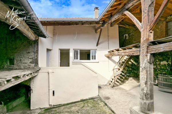 Fermette P3 sur 1860m² + garage + 2 ha de terrains agricoles.