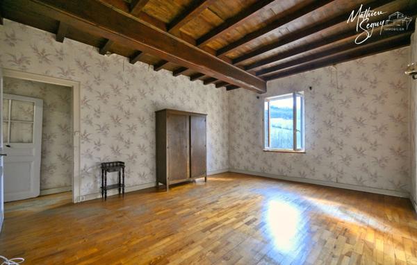 Fermette P3 sur 1860m² + garage + 2 ha de terrains agricoles.