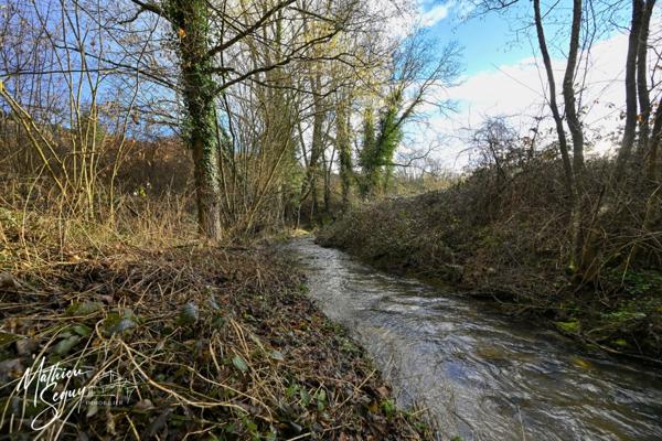 Fermette P3 sur 1860m² + garage + 2 ha de terrains agricoles.