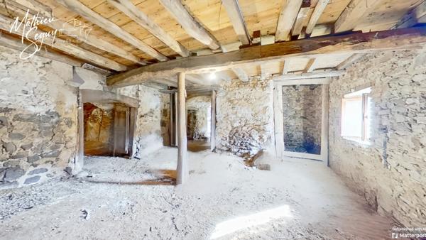 Fermette P3 sur 1860m² + garage + 2 ha de terrains agricoles.