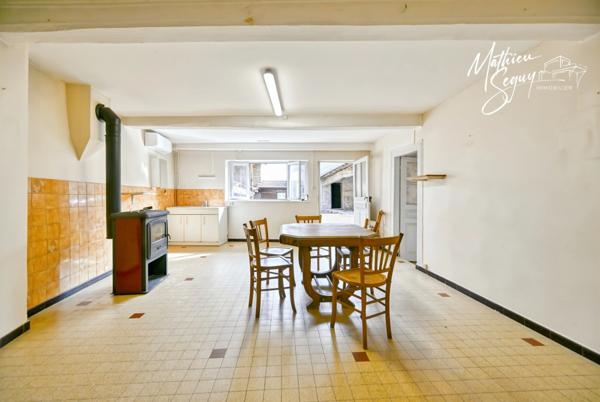 Fermette P3 sur 1860m² + garage + 2 ha de terrains agricoles.