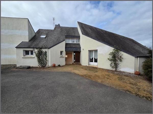Maison à LA ROCHE-DERRIEN, 22450 - 7 pièces 191m²