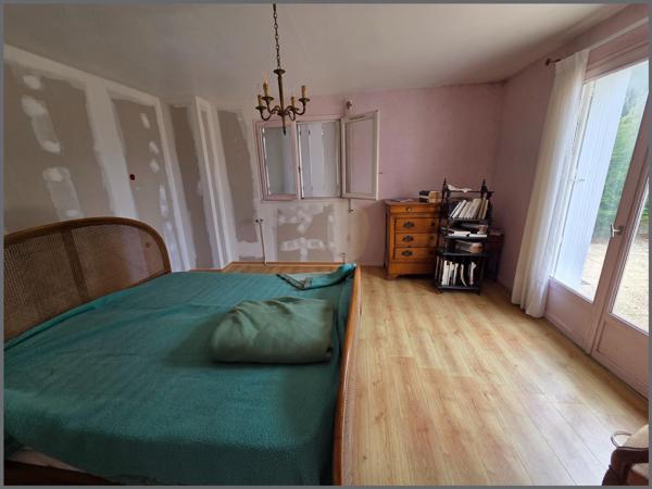 Maison à LA ROCHE-DERRIEN, 22450 - 7 pièces 191m²