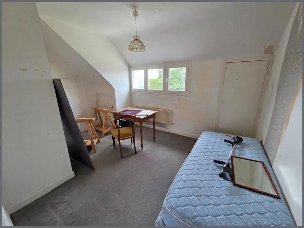 Maison à LA ROCHE-DERRIEN, 22450 - 7 pièces 191m²