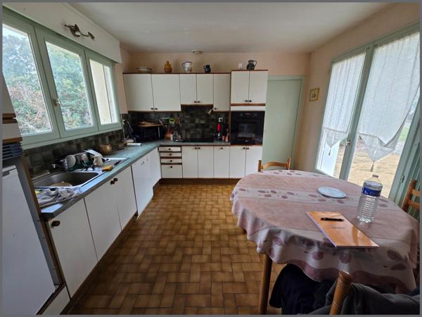 Maison à LA ROCHE-DERRIEN, 22450 - 7 pièces 191m²