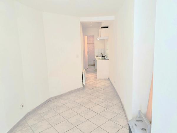 Appartement à vendre 1 pièces TOURVES (83) - 16,68m² loi carrez - Vendu avec locataire en place