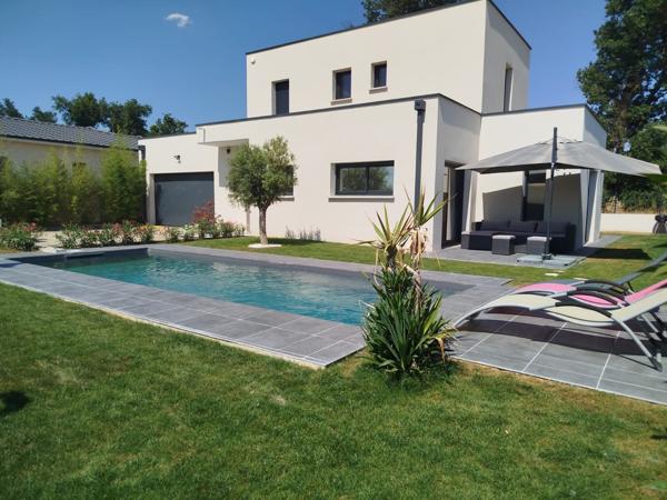 Maison toit plat avec piscine