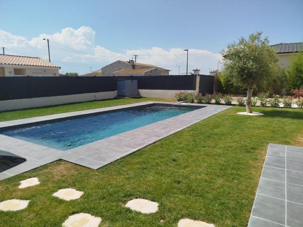 Maison toit plat avec piscine