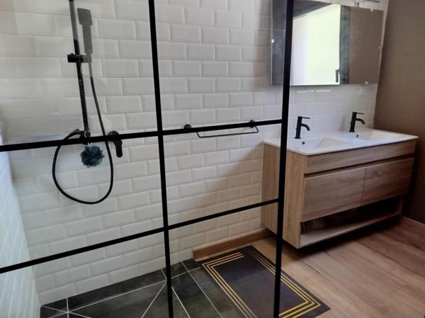 Maison toit plat avec piscine