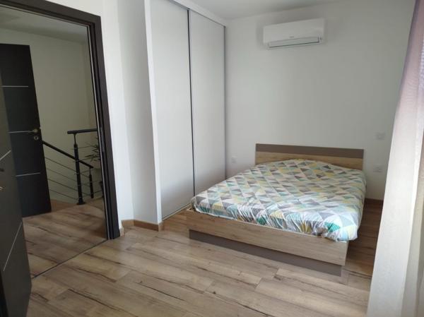 Maison toit plat avec piscine