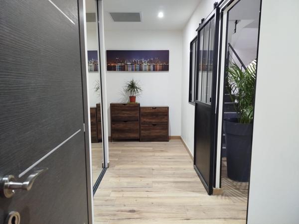 Maison toit plat avec piscine