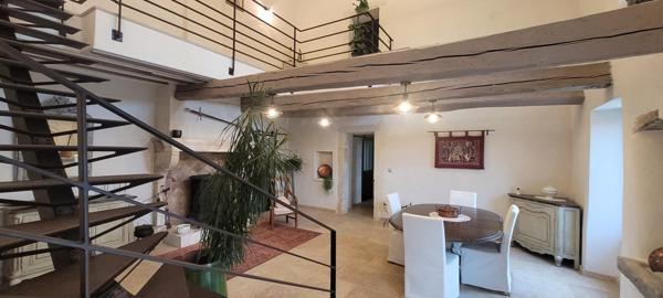 Relais de chasse de François 1er de 430 m² entièrement restauré en 2019 avec goût et des matériaux de qualité à l'abri des regards