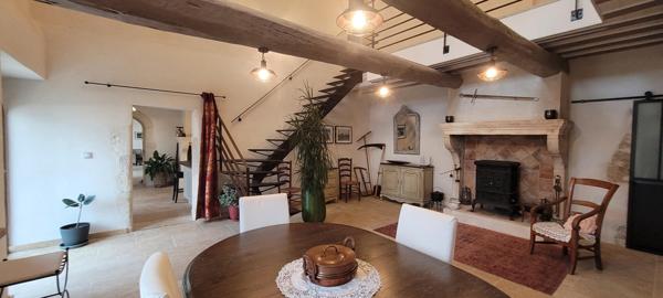 Relais de chasse de François 1er de 430 m² entièrement restauré en 2019 avec goût et des matériaux de qualité à l'abri des regards