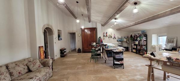 Relais de chasse de François 1er de 430 m² entièrement restauré en 2019 avec goût et des matériaux de qualité à l'abri des regards