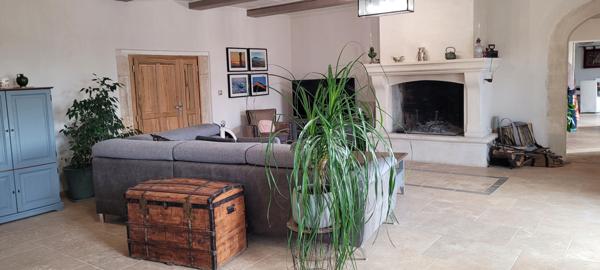 Relais de chasse de François 1er de 430 m² entièrement restauré en 2019 avec goût et des matériaux de qualité à l'abri des regards