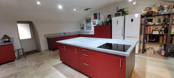 Relais de chasse de François 1er de 430 m² entièrement restauré en 2019 avec goût et des matériaux de qualité à l'abri des regards