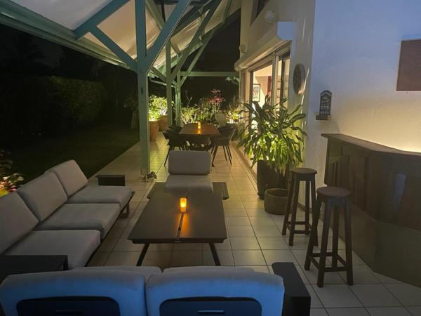 MAISON d'ARCHITECTE à VENDRE à KOUROU