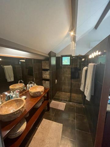 MAISON d'ARCHITECTE à VENDRE à KOUROU