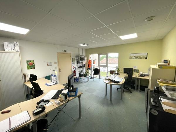 BUREAUX A LOUER DANS ZONE ACTIVITE PROCHE COMMERCES 50M²