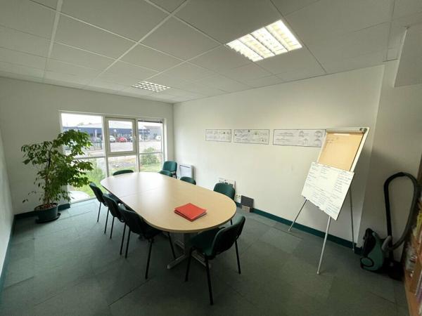 BUREAUX A LOUER DANS ZONE ACTIVITE PROCHE COMMERCES 50M²