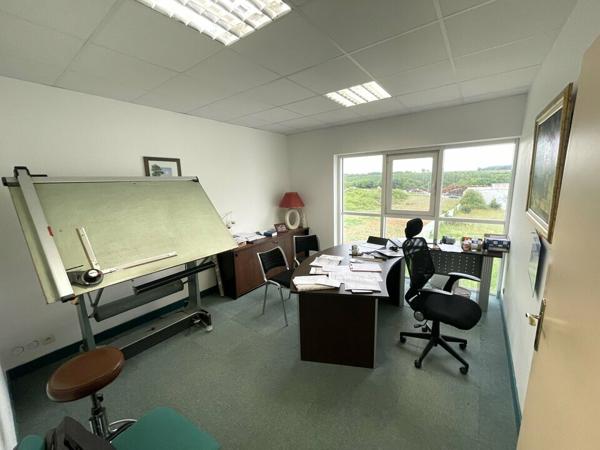 BUREAUX A LOUER DANS ZONE ACTIVITE PROCHE COMMERCES 50M²