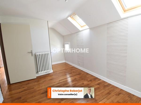 La campagne à la ville ! Jolie maison de 118m2 habitables avec garage et cour  dans le quartier prisé de Chalon sur Saône et à 350 mètres de l'hyper centre.