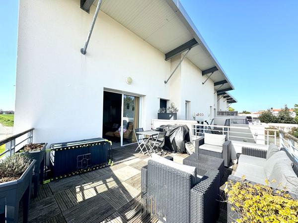 Appartement - Type 3 - Terrasse + parking - Dompierre-sur-Mer (Chagnolet) 288 000 € **  - Référence  JH695ED9