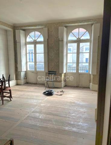 Immeuble de caractère à usage mixte – Centre-ville de Montréjeau (31) - 616 m2