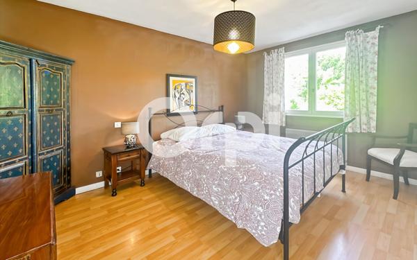 Maison à vendre    5 pièces •  Vallon-Pont-d'Arc