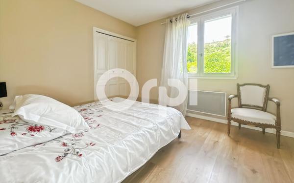 Maison à vendre    5 pièces •  Vallon-Pont-d'Arc