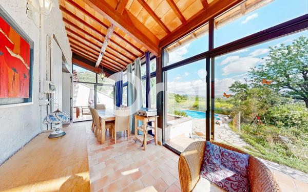 Maison à vendre    5 pièces •  Vallon-Pont-d'Arc