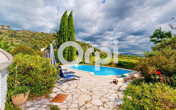 Maison à vendre    5 pièces •  Vallon-Pont-d'Arc