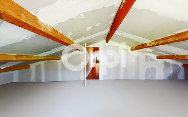 Maison à vendre    5 pièces •  Vallon-Pont-d'Arc