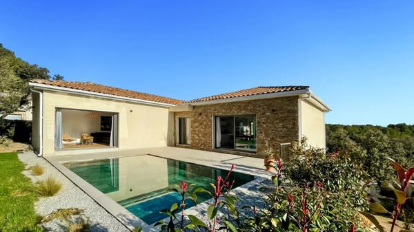 Maison à vendre 8 pièces proche de SAINT MATHIEU DE TREVIERS (34)