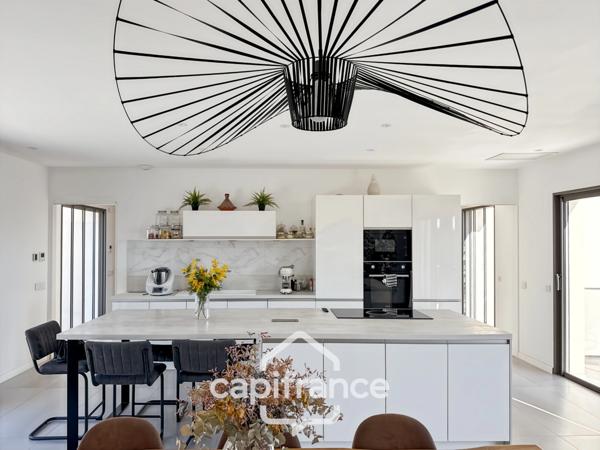 Maison à vendre 8 pièces proche de SAINT MATHIEU DE TREVIERS (34)