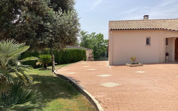 Maison à vendre    4 pièces •  Saintes