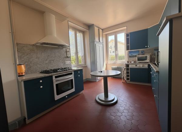 Maison
         5 pièces
        - 130 m² 230 000 € *