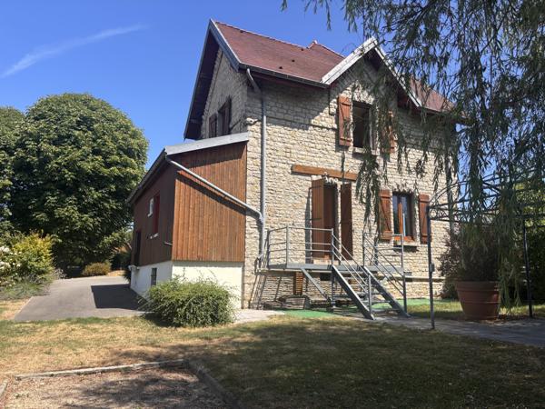 Maison
         5 pièces
        - 130 m² 230 000 € *