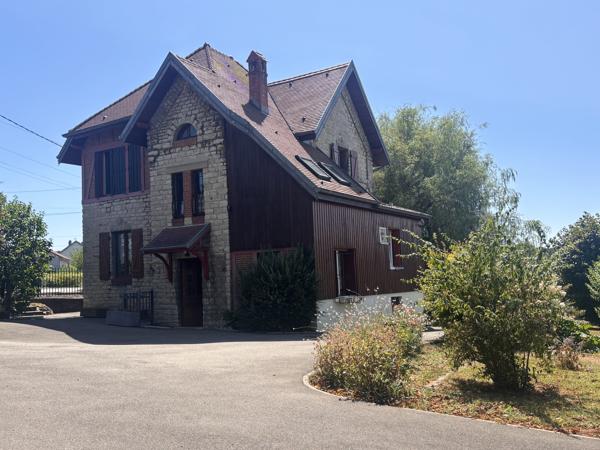 Maison
         5 pièces
        - 130 m² 230 000 € *
